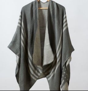 BB DAKOTA X FAB FIT FUN PONCHO
